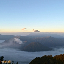 Java. Indonesia. Amanecer sobre el volcán Penanjakan
